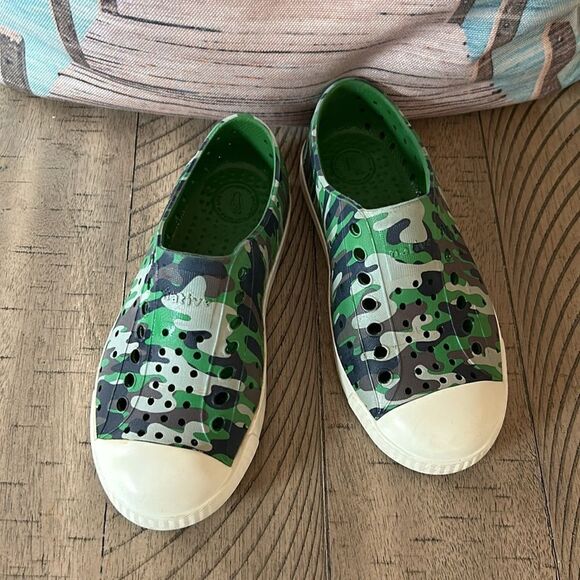 Camo Natives Made 4 Adventure ⛺️ Great at Pool 🏊 or beach 🏖️ easy to clean 🧼 - Picture 3 of 17